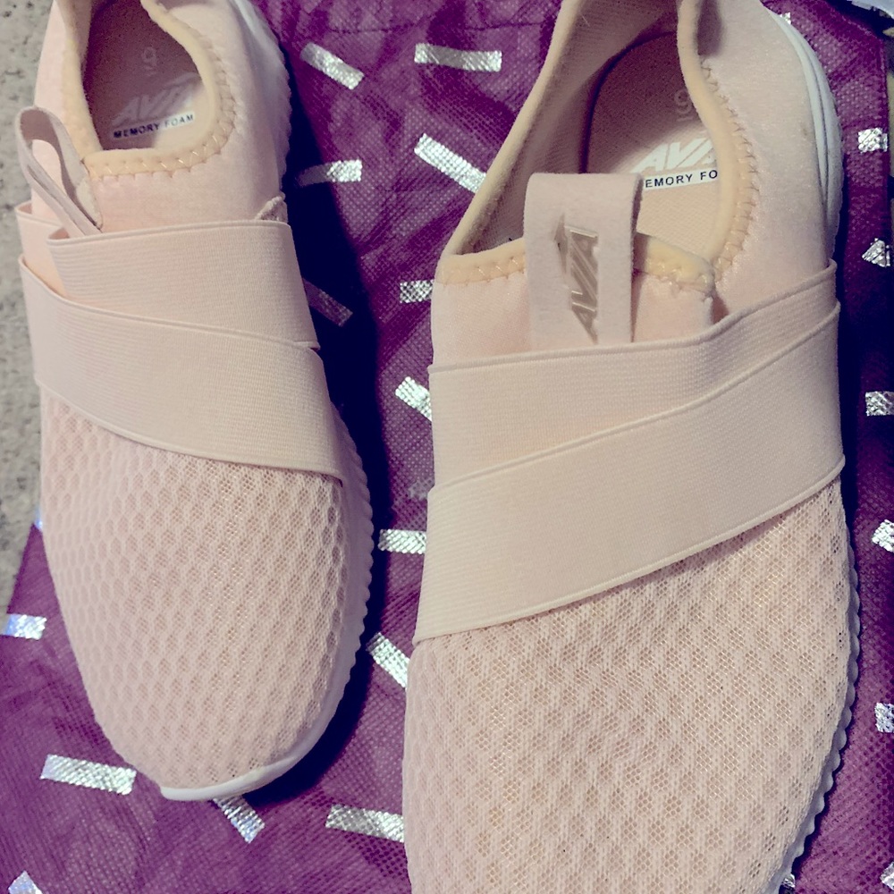 Avia size 9 pair of shoes/pastel pink/ athletic shoes